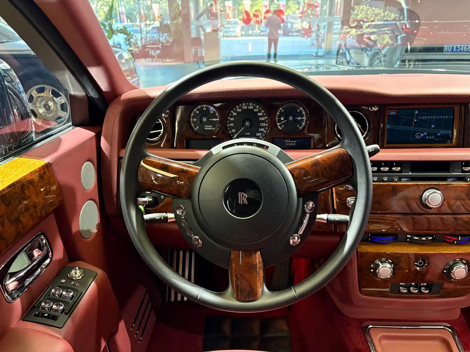 Фото 17 - Rolls-Royce Phantom