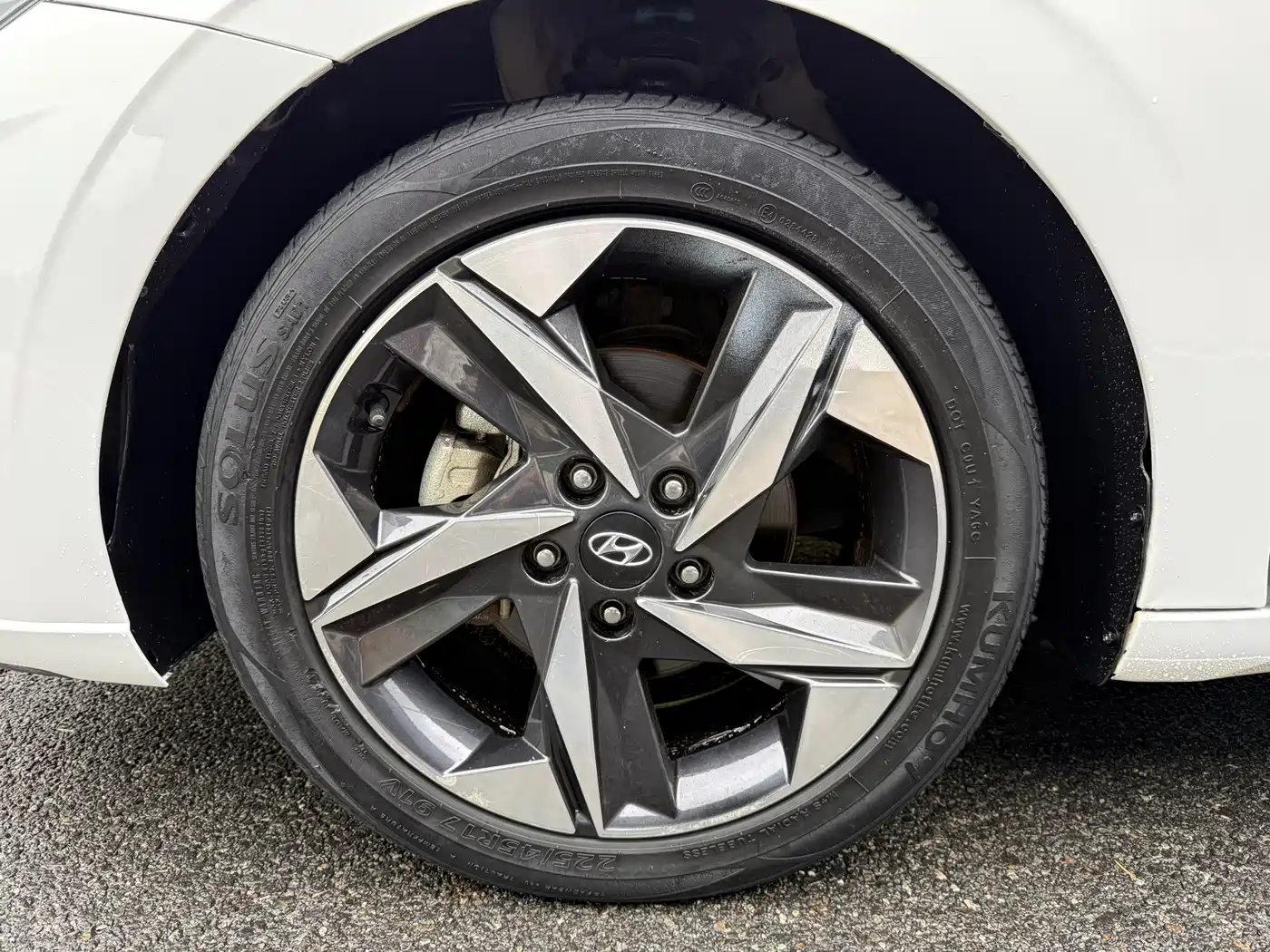 Hyundai Elantra 2022 1.5L CVT LUX Premium Edition фото 33