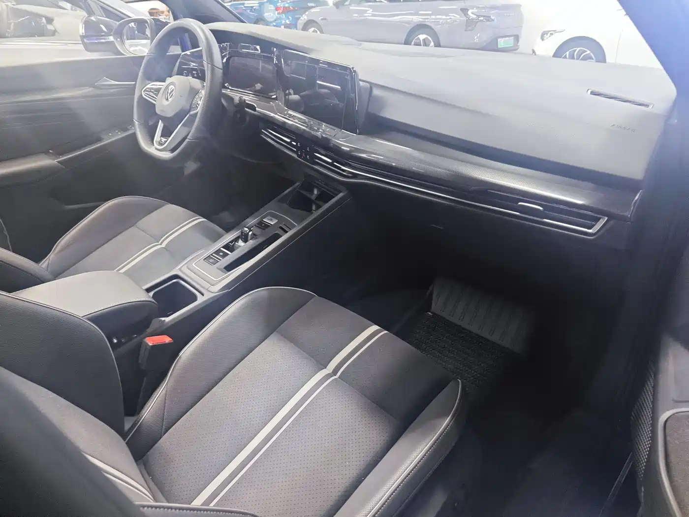 Volkswagen Golf 2021 280TSI DSG R-Line фото 8