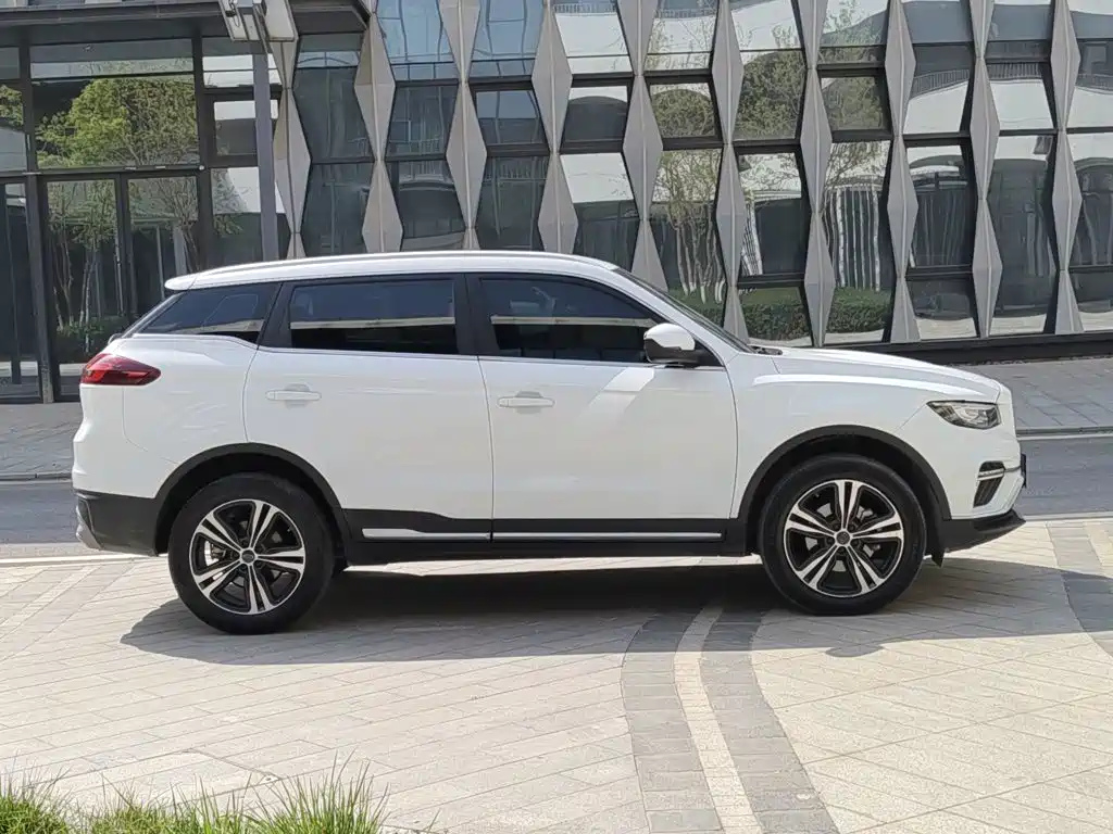 Фото 5 - Geely Atlas