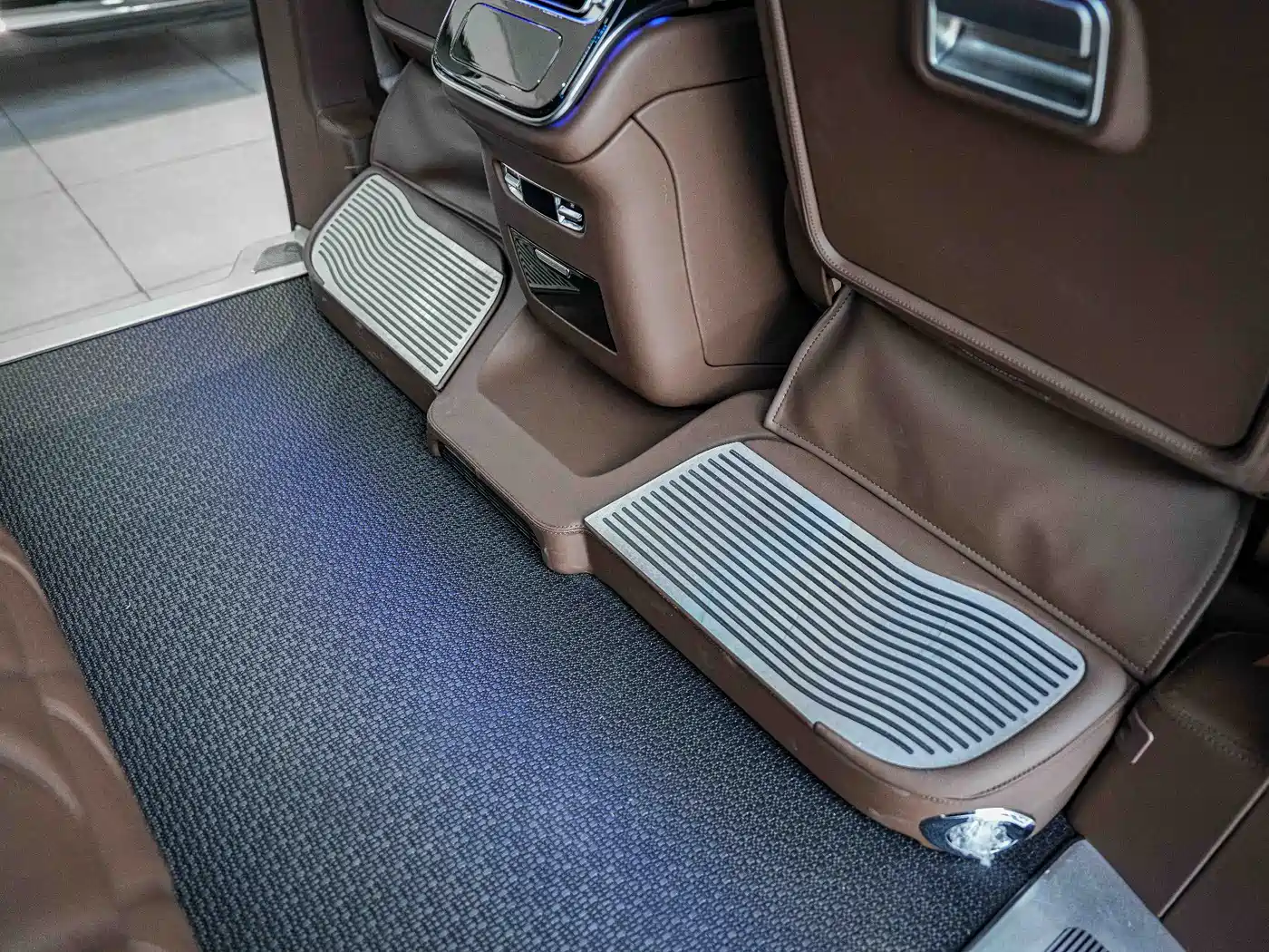 Mercedes-Benz V-Class 2024 V 300 L Long Wheelbase Premium фото 10