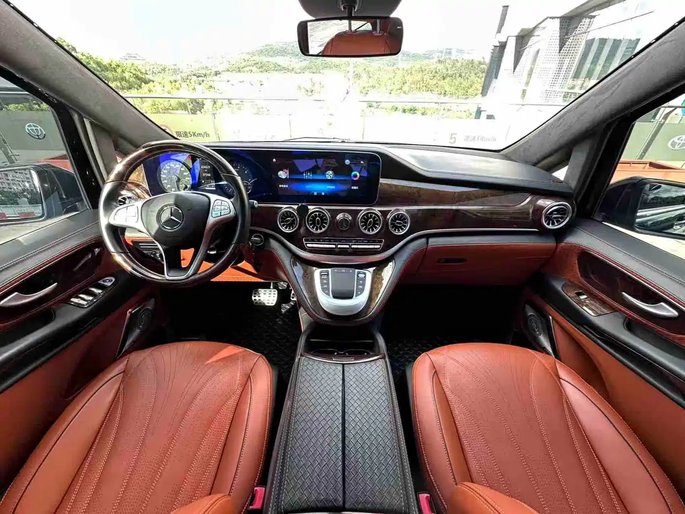 Mercedes-Benz Vito 2023 2.0T Elite 7-Seater фото 12