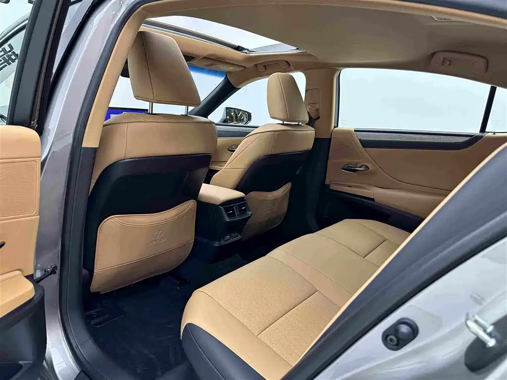 Lexus ES 2025 2025 300h Ultimate Edition