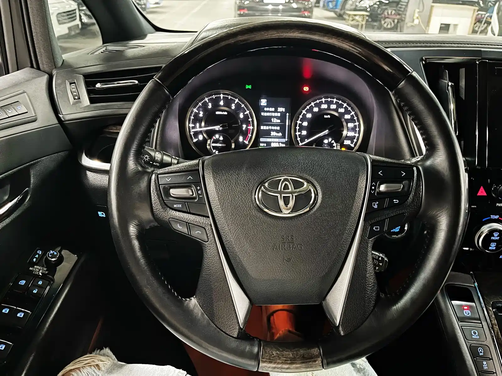 Photo 11 - Toyota Alphard