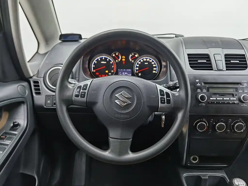 Фото 11 - Suzuki SX4