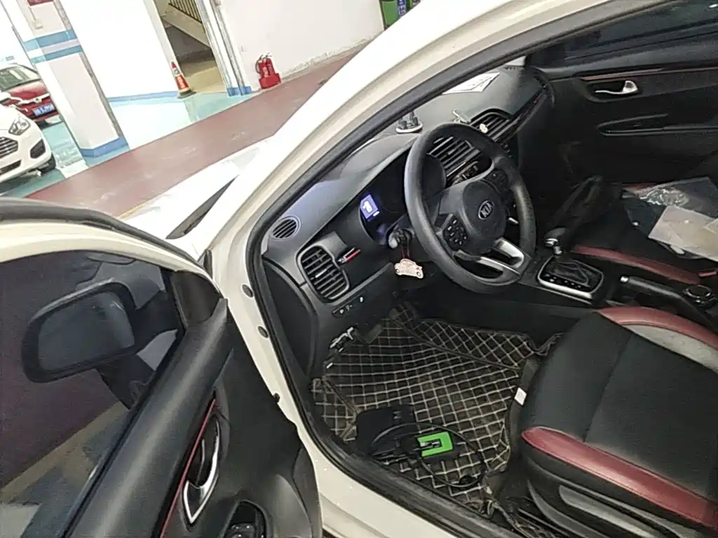 Kia KX CROSS 2018 2017 1.4L AT GLS