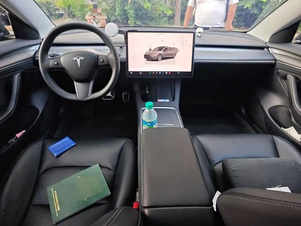 Фото 13 - Tesla Model 3