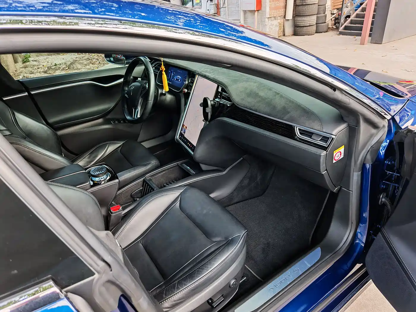 TESLA MODEL S