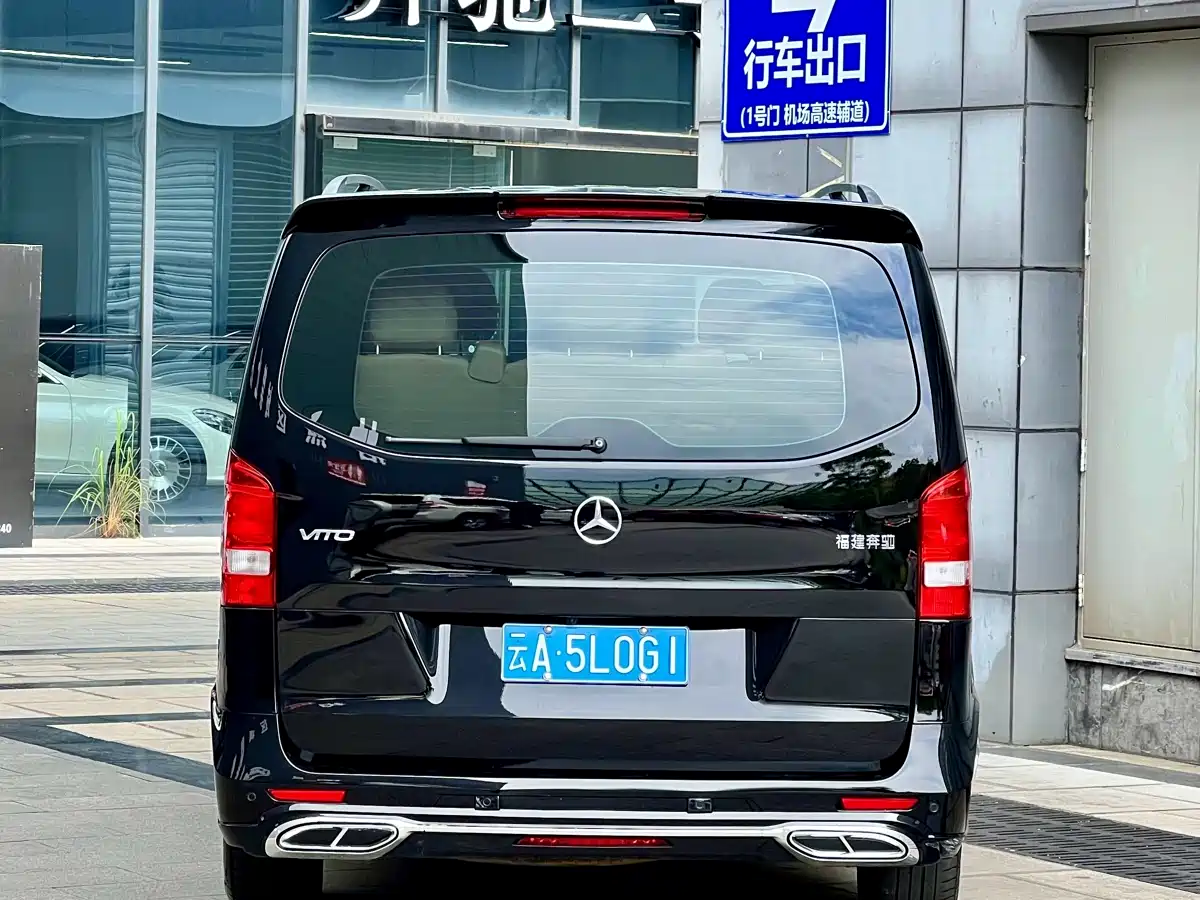 Mercedes-Benz Vito 2023 2.0T Elite 9-Seater фото 6