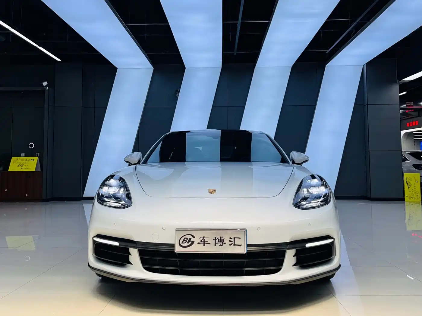 Porsche Panamera 2017 Panamera 3.0T фото 2