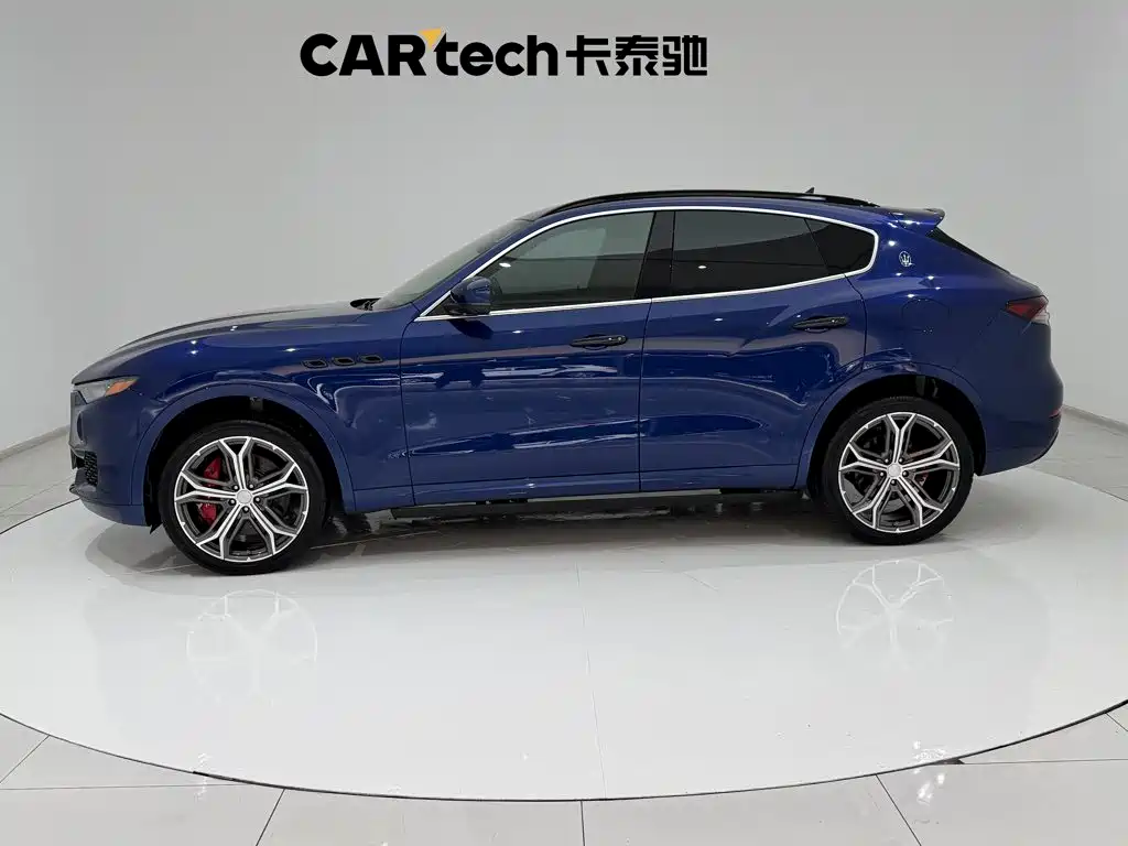 Фото 8 - Maserati Levante