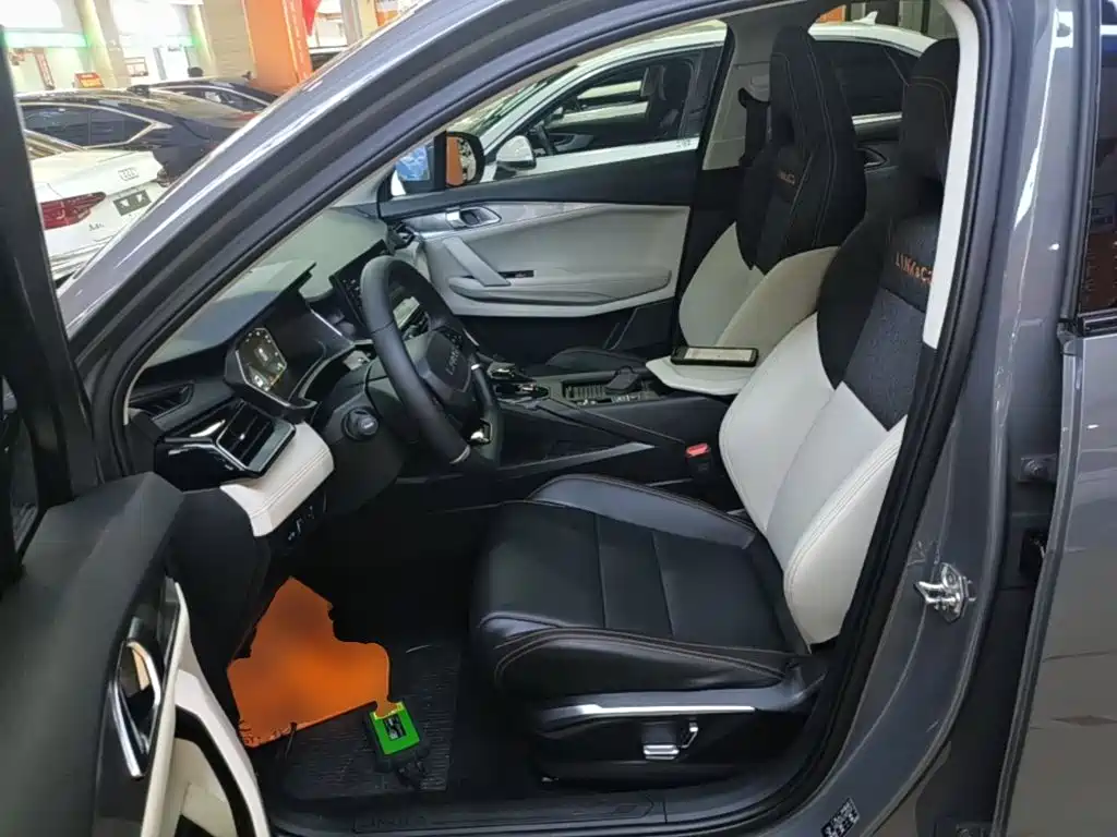 Lynk & Co 06 EM-P 2023 2022 PHEV 84KM Range Pro