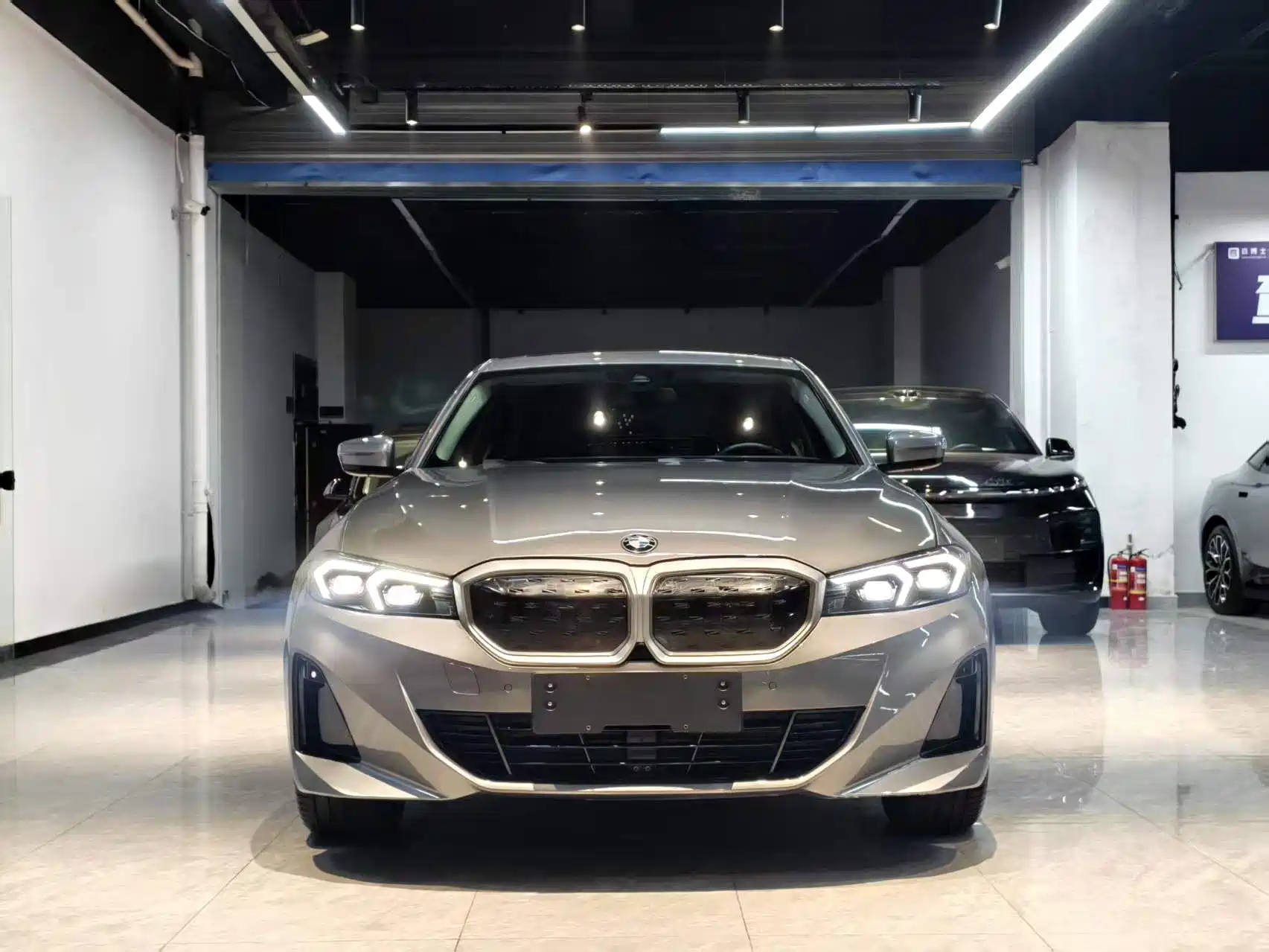 Photo 2 - BMW i3
