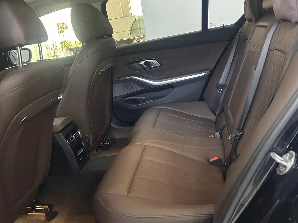 BMW 3 Series 2024 320i M Sport Package фото 7