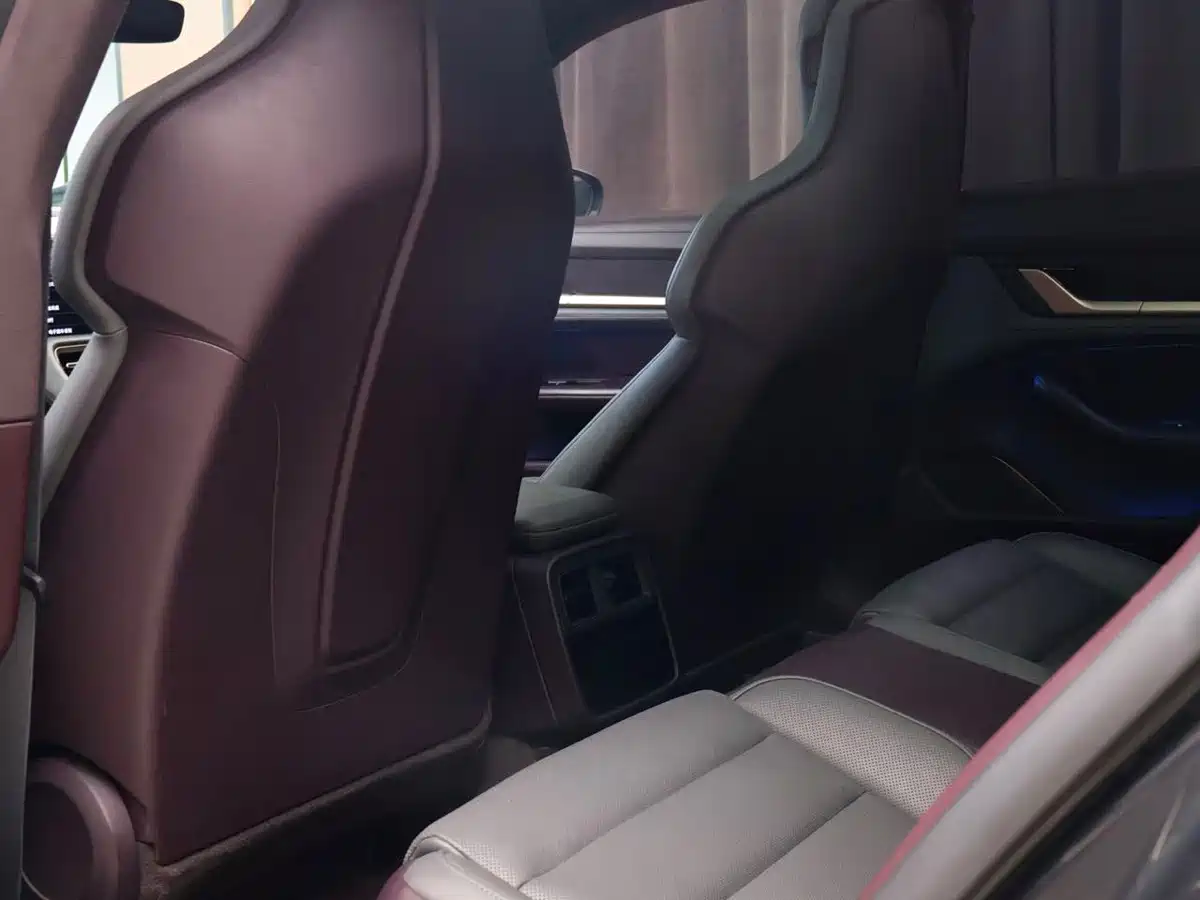 Porsche Taycan 2019 Taycan Turbo фото 12