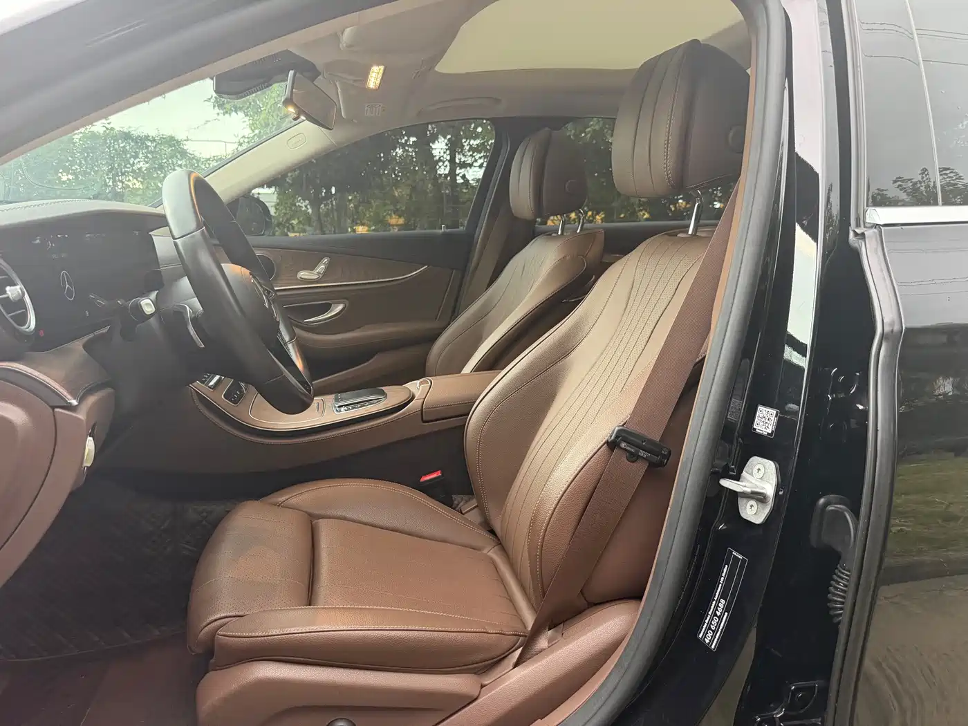 Mercedes-Benz E-Class, миниатюра 16