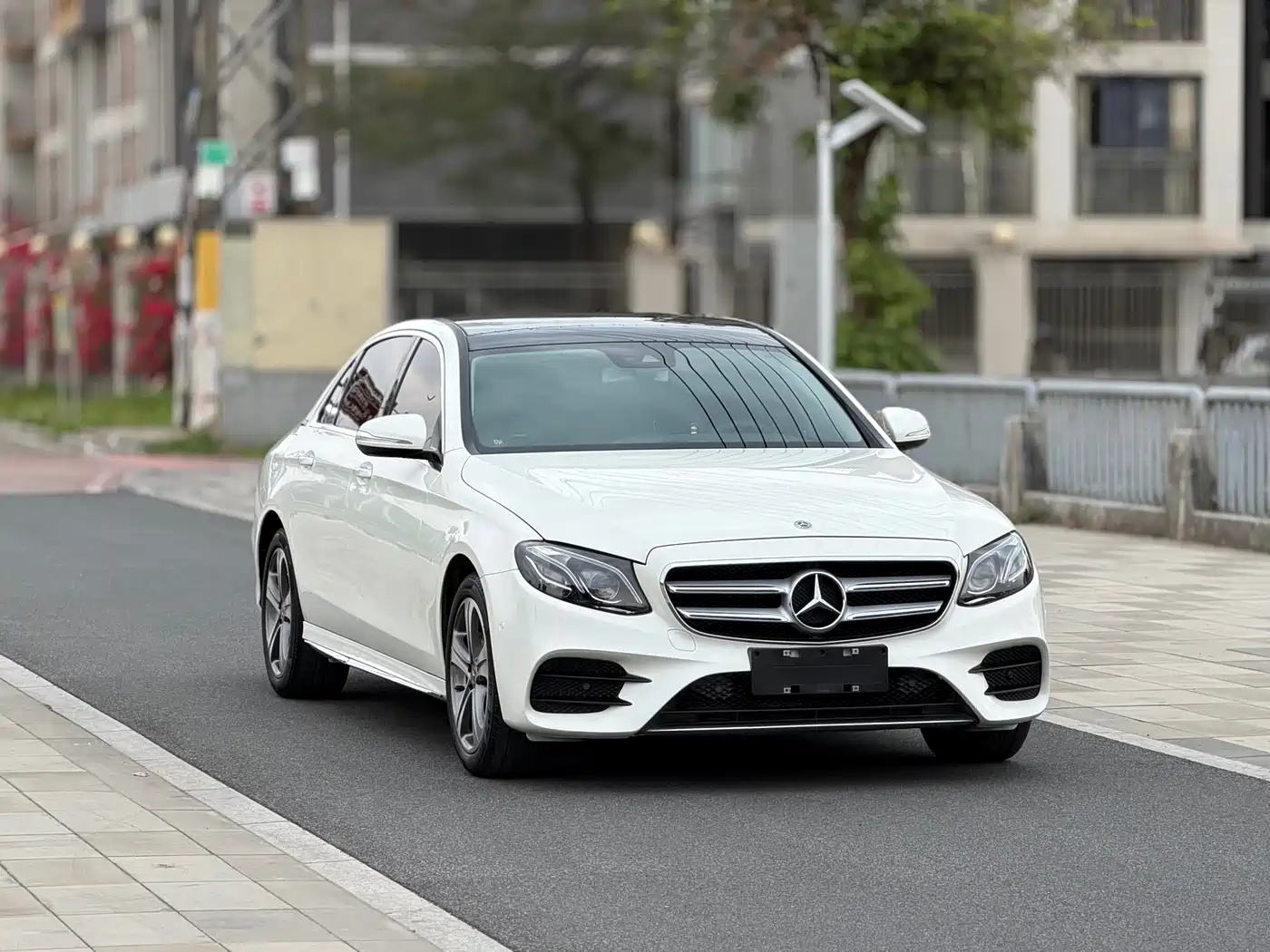 Mercedes-Benz E-Class 2018 Facelift E 200 L Sport фото 25
