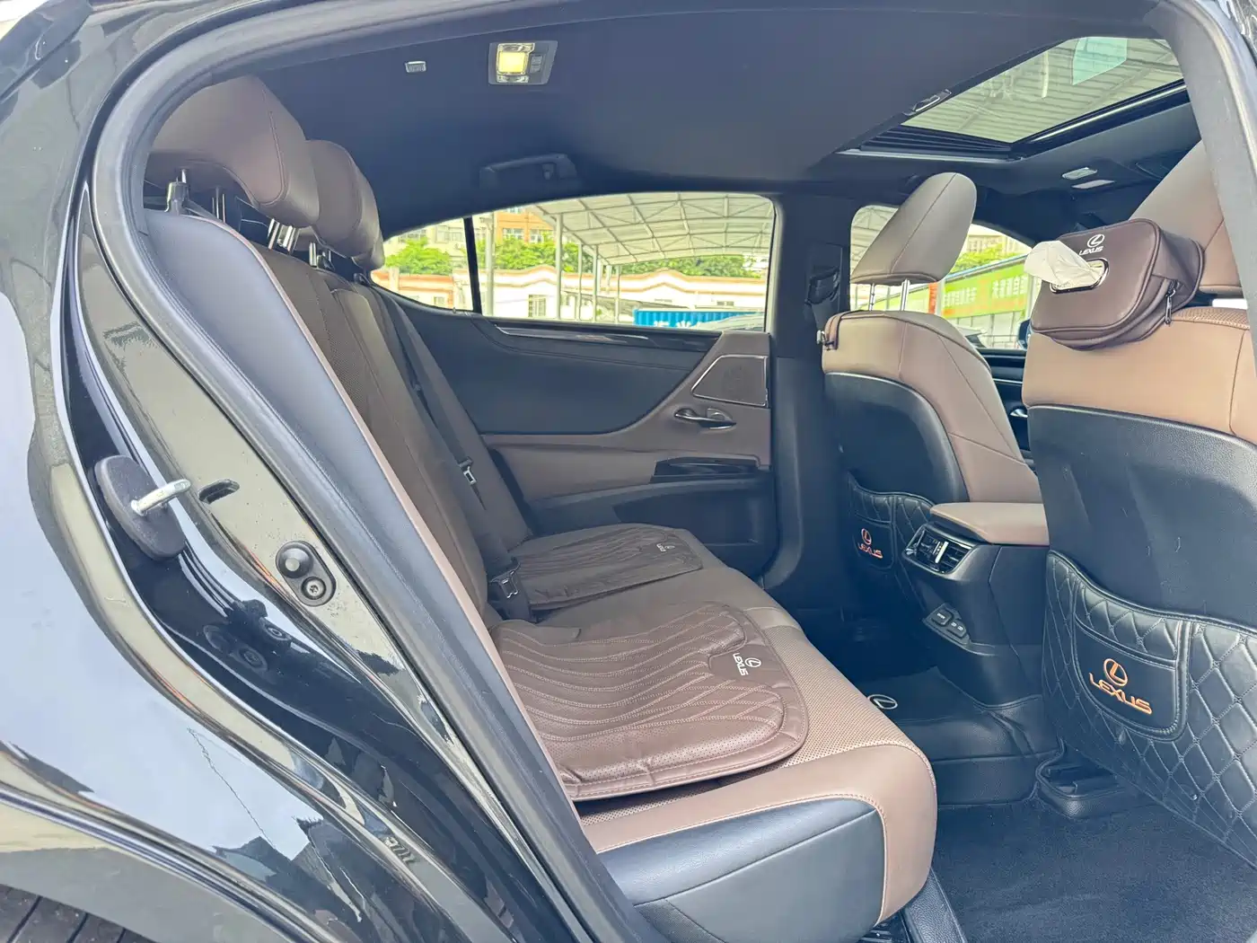 Фото 9 - Lexus ES