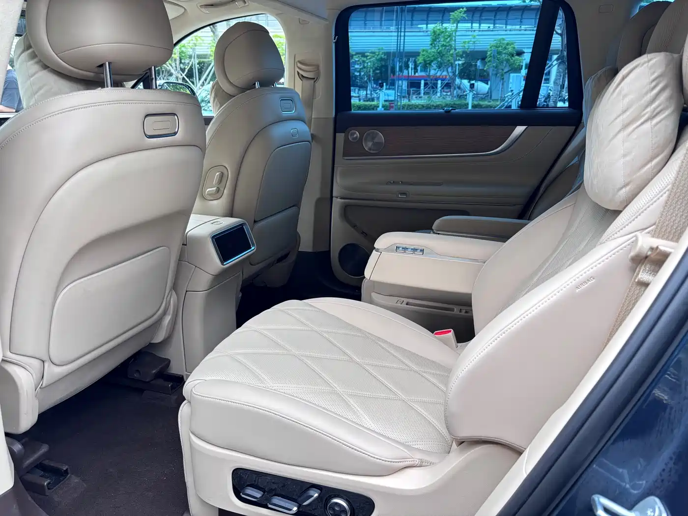 AITO Wenjie AITO M9 2025 Extended Range Ultra 52kWh 6-Seater фото 16