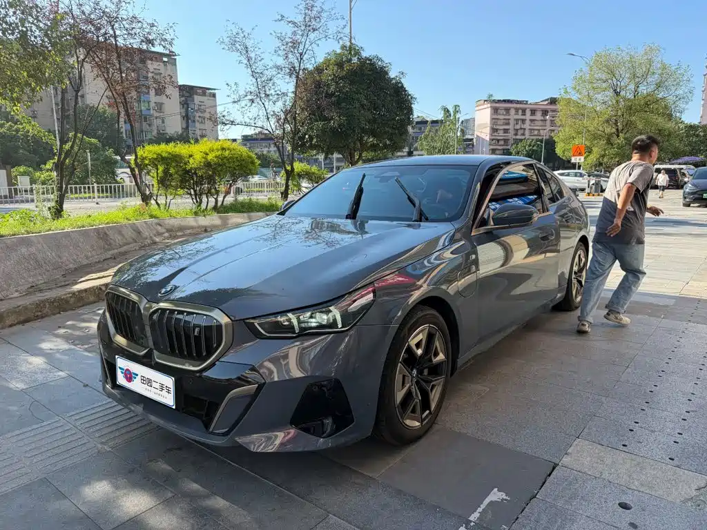 BMW i5 2024 2024 eDrive 35L Premium Model M Sport Package