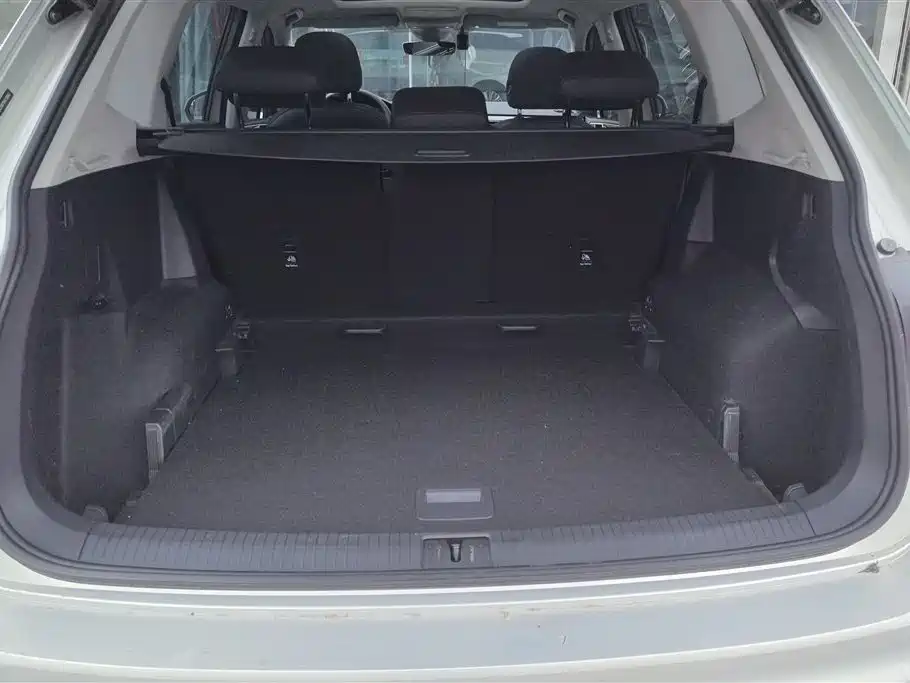 Volkswagen Tiguan L 2022 330TSI Auto 2WD R-Line Premium Edition фото 4