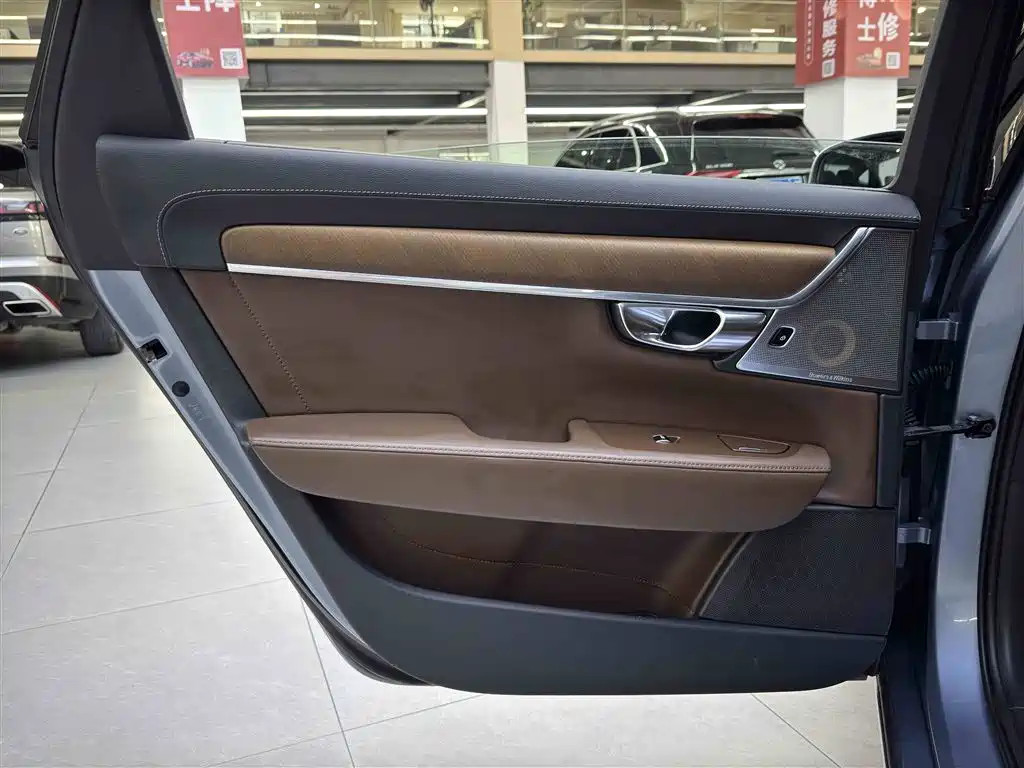 Фото 10 - Volvo S90