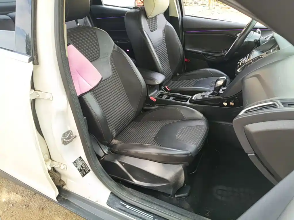 Фото 25 - Ford Focus