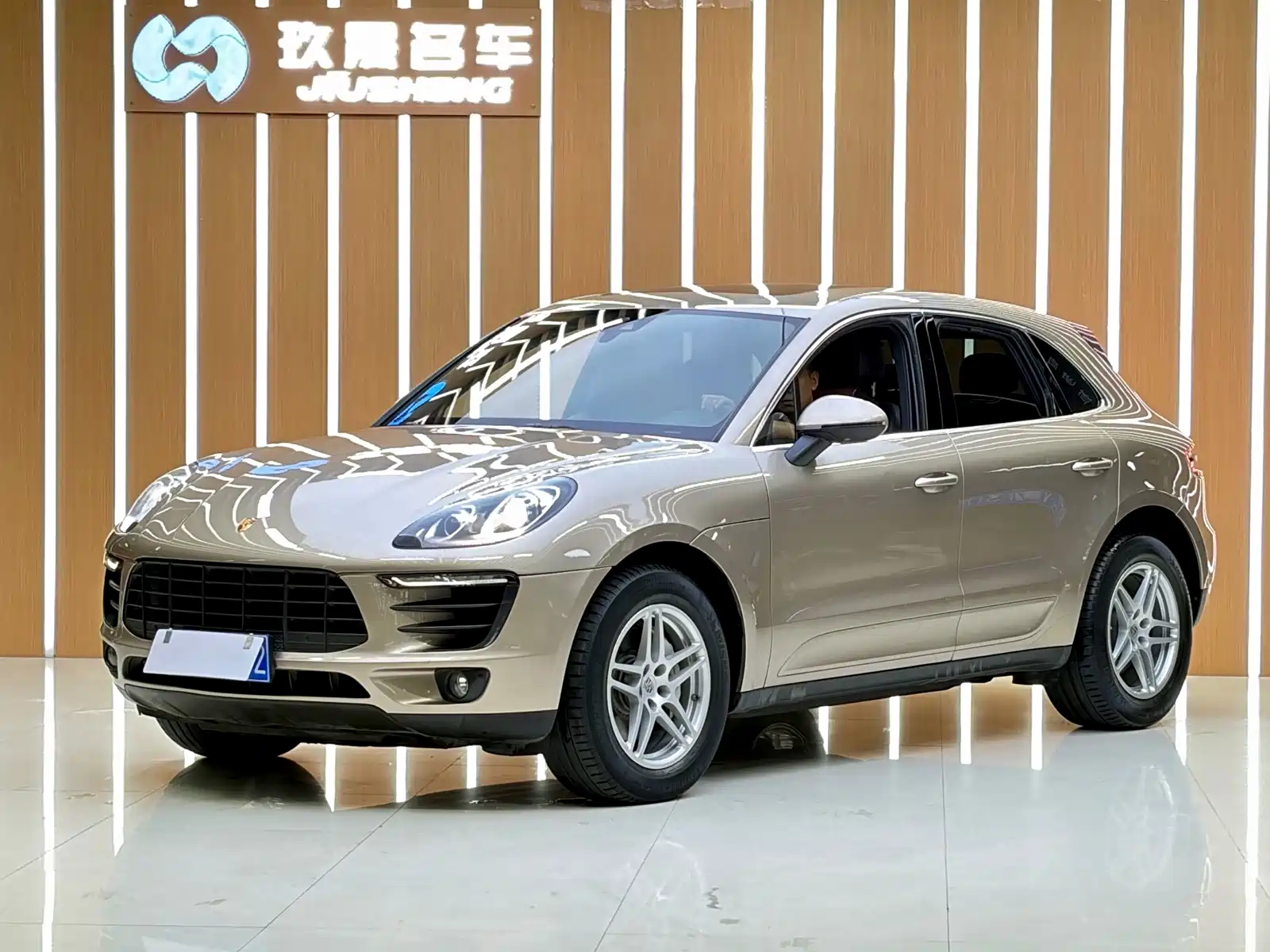 Фото 1 - Porsche Macan