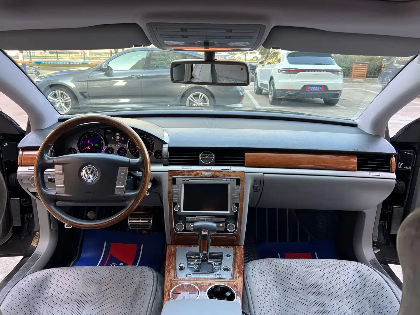 Volkswagen Phaeton 2009 Model 3.6L V6 5-seat Extended Comfort фото 10