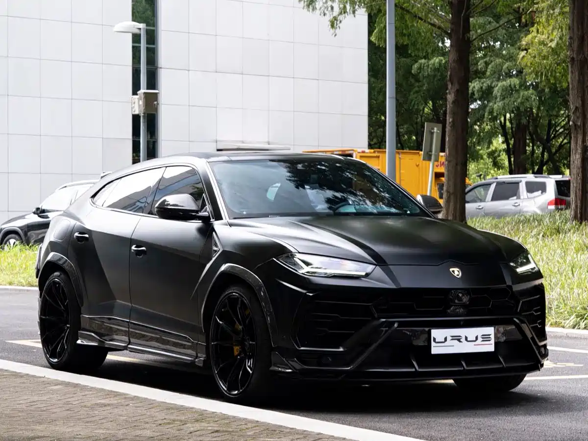 Фото 3 - Lamborghini Urus