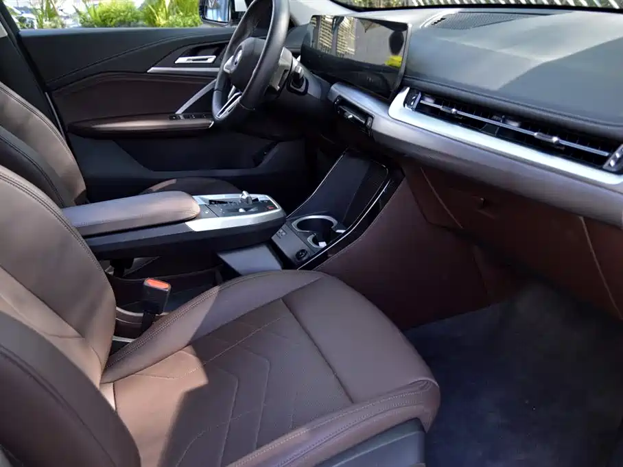 BMW iX1 2025