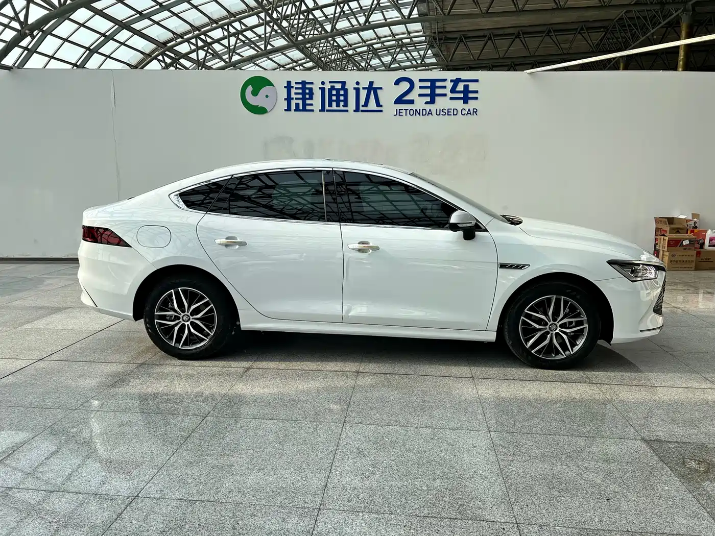BYD Qin PLUS 2023 Champion Edition DM-i 120KM Surpassing Type фото 4