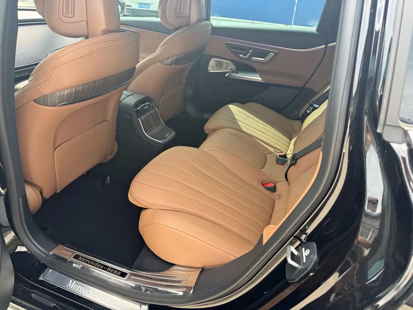 Mercedes-Benz E-Class 2024 Model E 300 L Luxury фото 6
