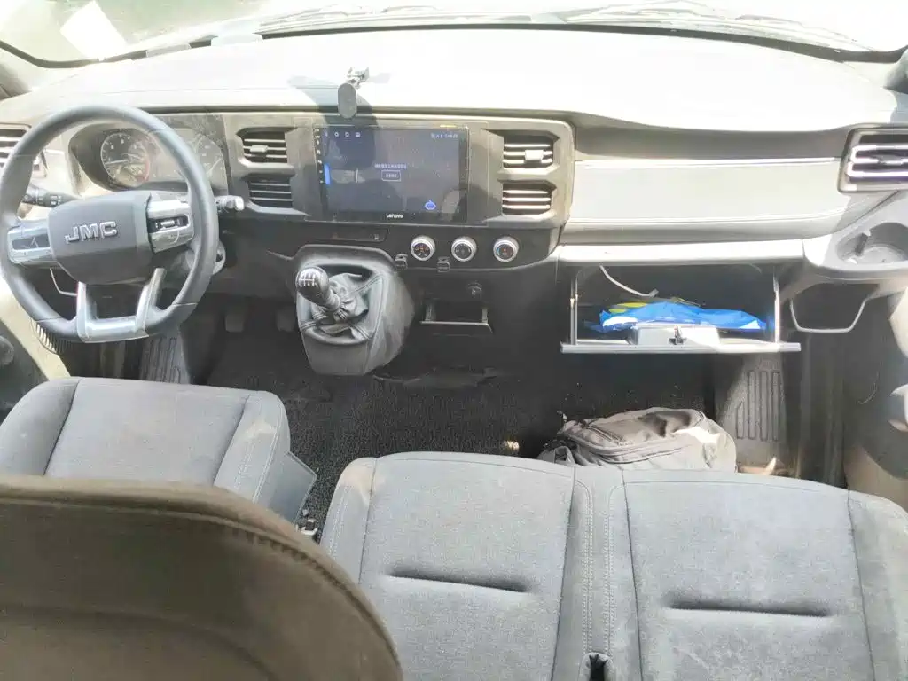 Jiangling JMC Fushun 2026 2025 Model 2.0T 6MT Diesel Medium Wheelbase Medium Roof Commercial MPV 7 Seats