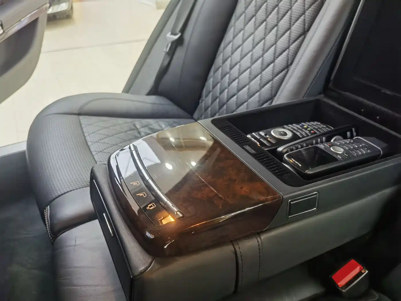 Mercedes-Benz S-Class AMG 2010 AMG S 65 фото 9