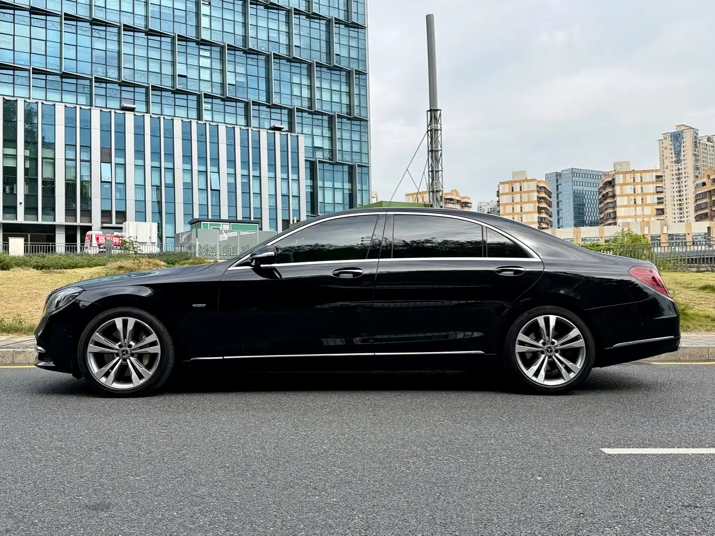Mercedes-Benz S-Class 2020 S 350 L Premium Edition Collector's Version фото 3