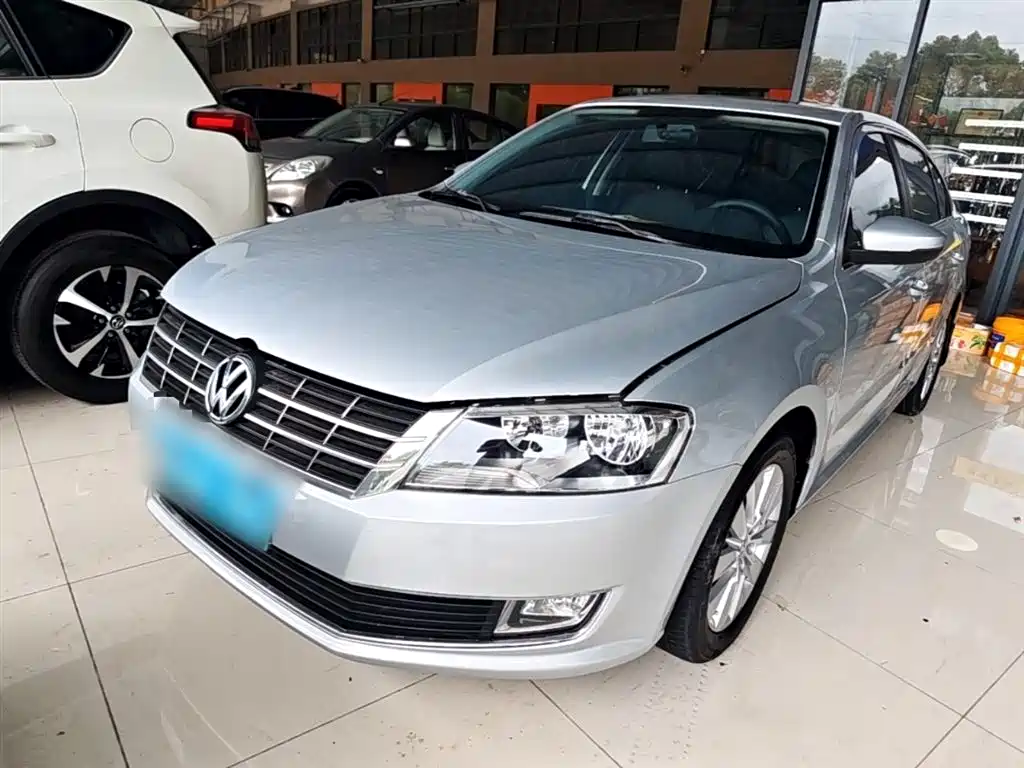 Volkswagen Lavida 2013 Facelift Classic 1.6L Automatic Comfort фото 2