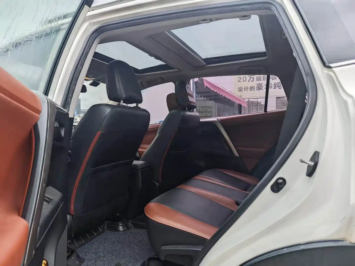 Photo 8 - Toyota RAV4 Rongfang