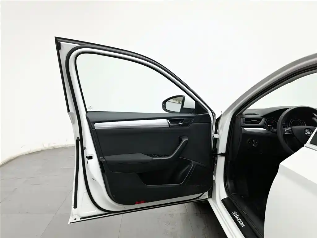 Škoda Superb 2019 TSI280 DSG Standard Edition фото 8