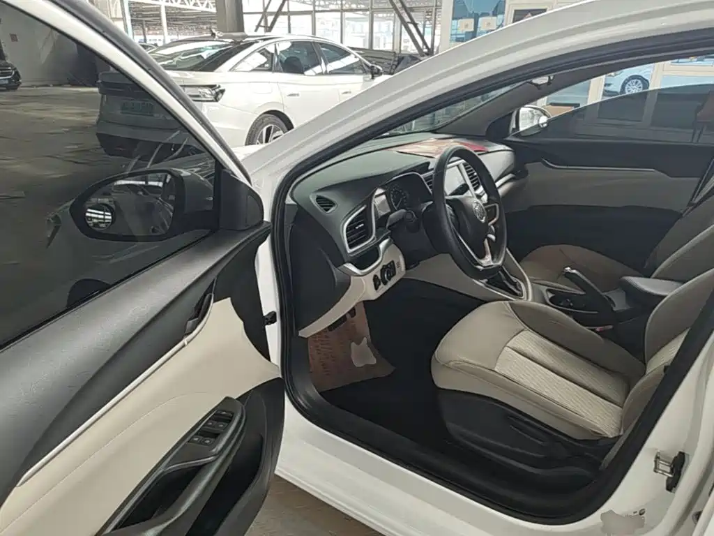 Фото 16 - Buick Excelle
