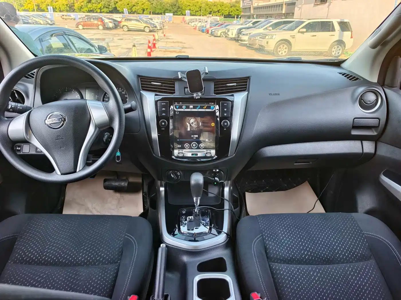 Nissan Navara 2019 2017 Model 2.5L Automatic 4WD Luxury QR25