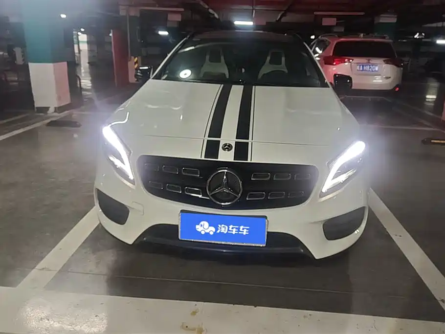 MERCEDES-BENZ GLA