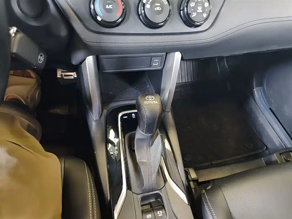 Toyota Corolla Cross 2023 2.0L Pioneer Edition фото 10