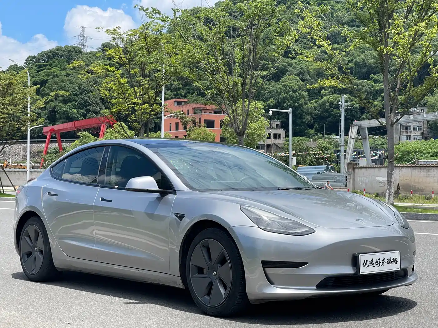 Фото 1 - Tesla Model 3