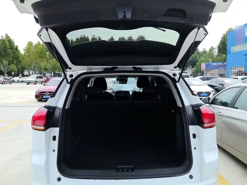 Photo 19 - Geely Atlas
