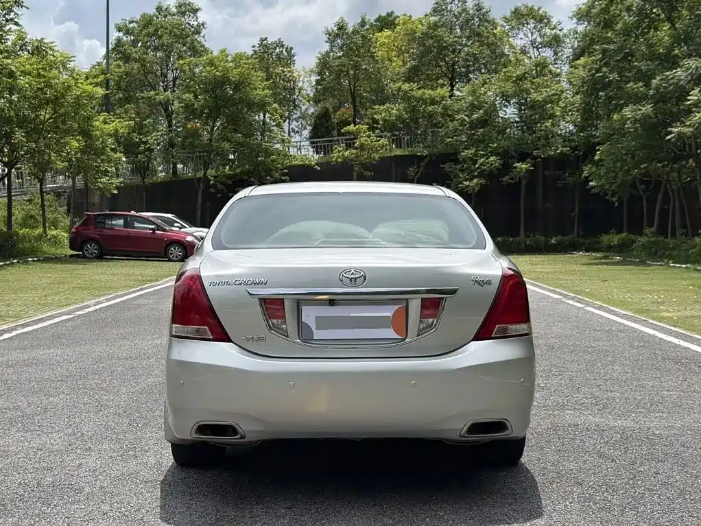 Фото 4 - Toyota Crown