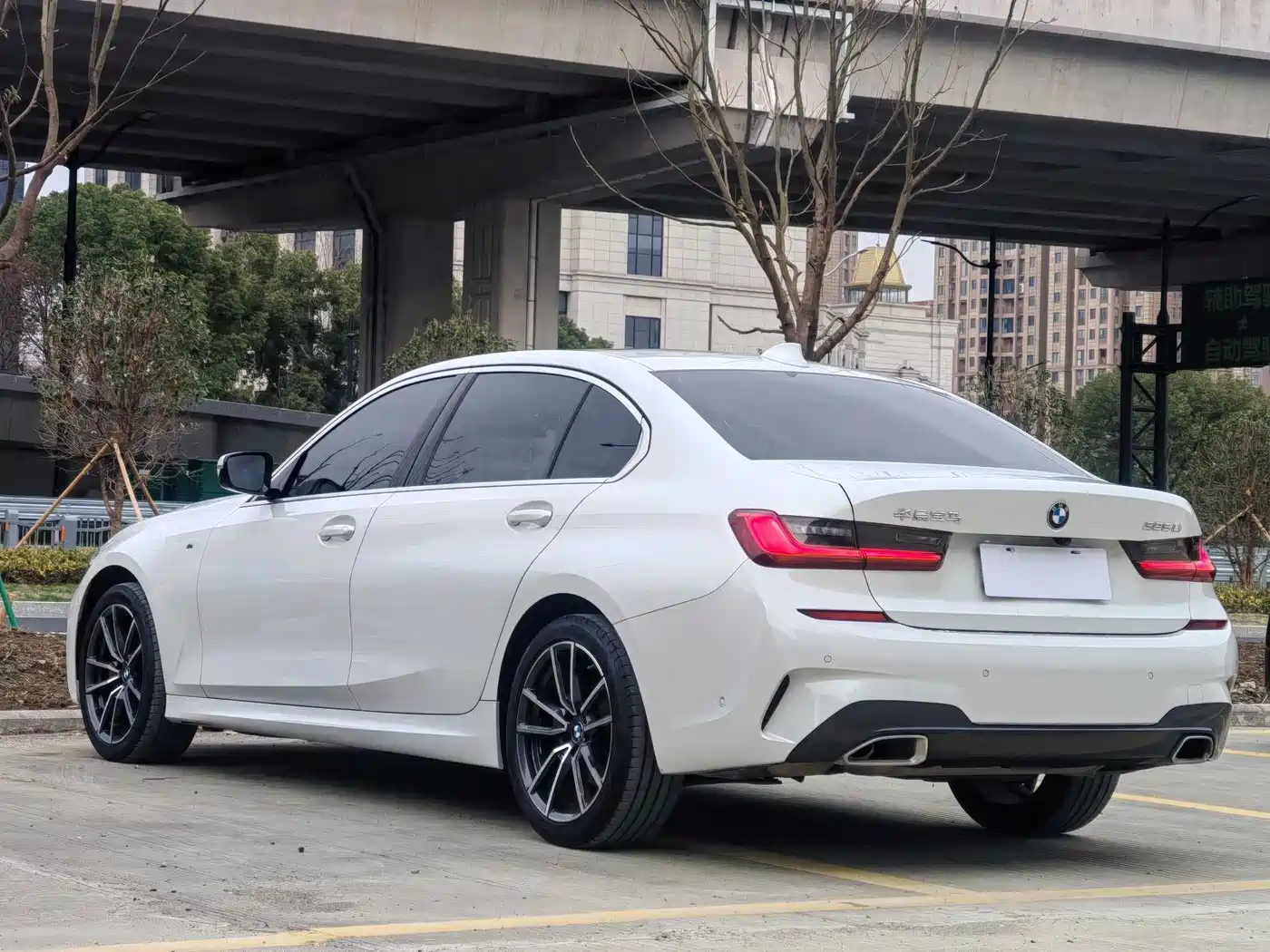 BMW 3 Series 2021 325Li M Sport Package фото 5