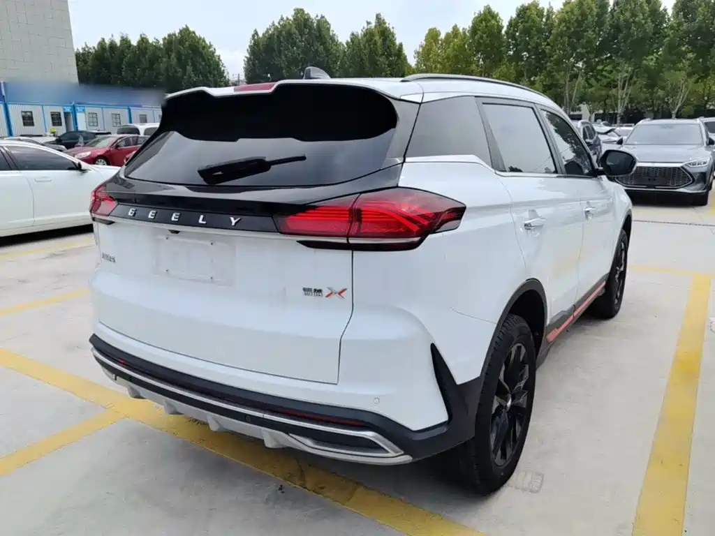 Photo 7 - Geely Atlas