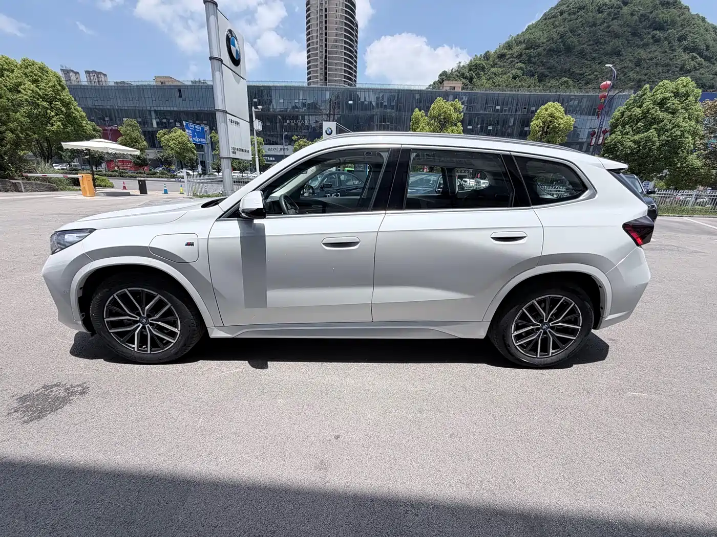 BMW iX1 2023 eDrive25L M Sport Package фото 4