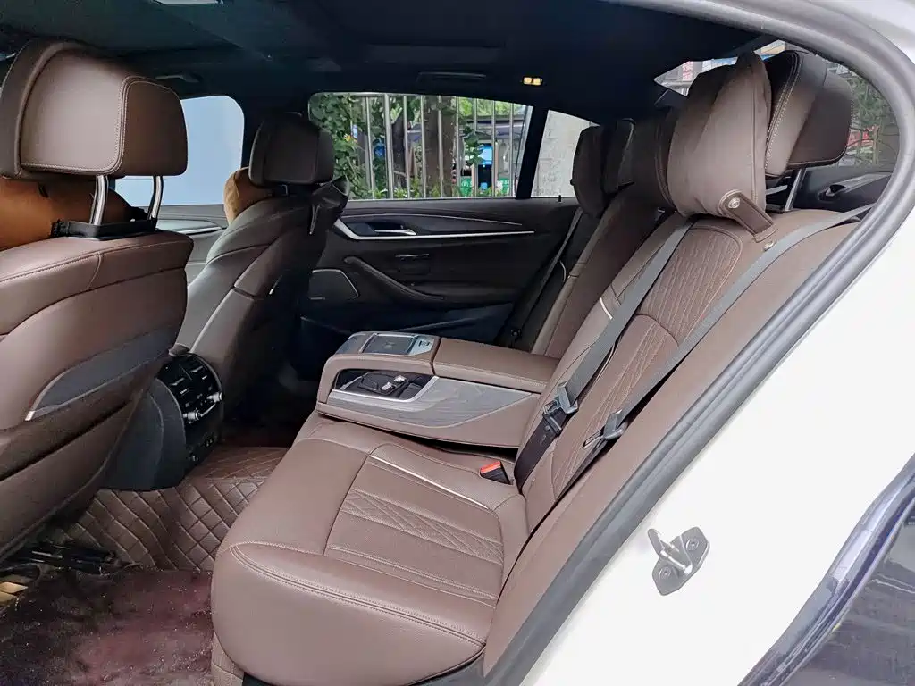 Photo 8 - BMW 5 Series